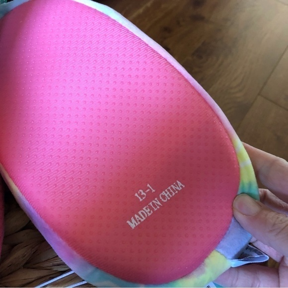 Squishmallows Odessa the Rainbow Ornament slippers - Picture 3 of 6